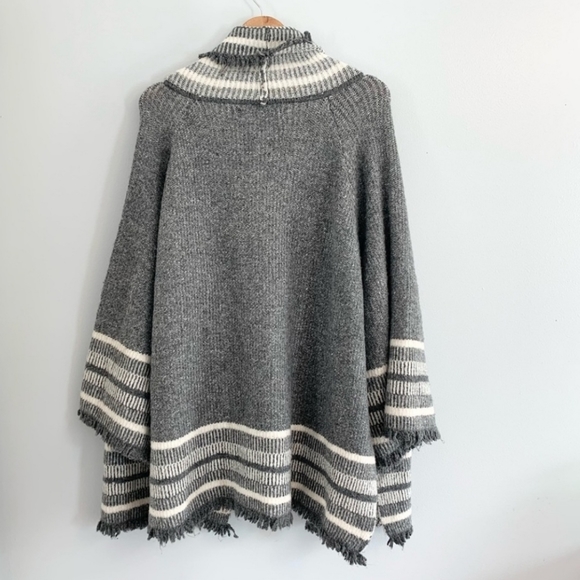 Zara Chunky Knit Oversized Fringe Cardigan Gray - Picture 3 of 9